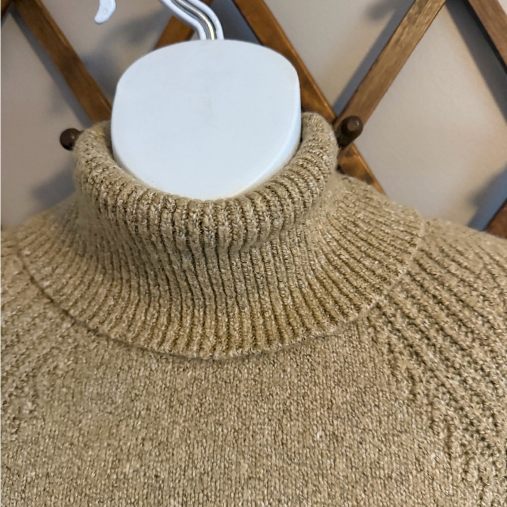 Roots Beige Chunky Knit Turtleneck Tunic Sweater Size M - Picture 4 of 7